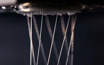 Tirer une leçon des araignées: les chercheurs créent une méthode innovante pour produire des fibres douces et recyclables pour les textiles intelligents